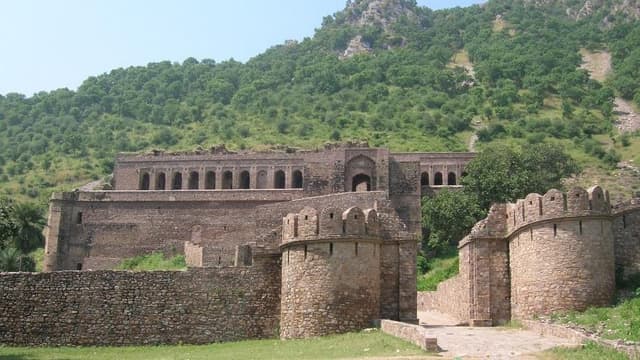 Golden Triangle with Abhaneri & Bhangarh