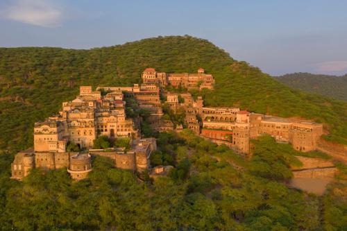 Golden Triangle with Neemrana Fort - Tour Package Hero Image
